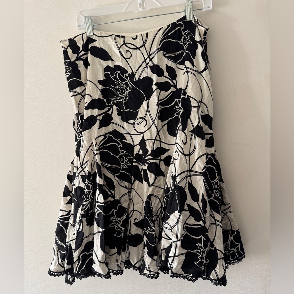 White House Black Market Black and White Floral 100% Silk Pleated Knee Skirt